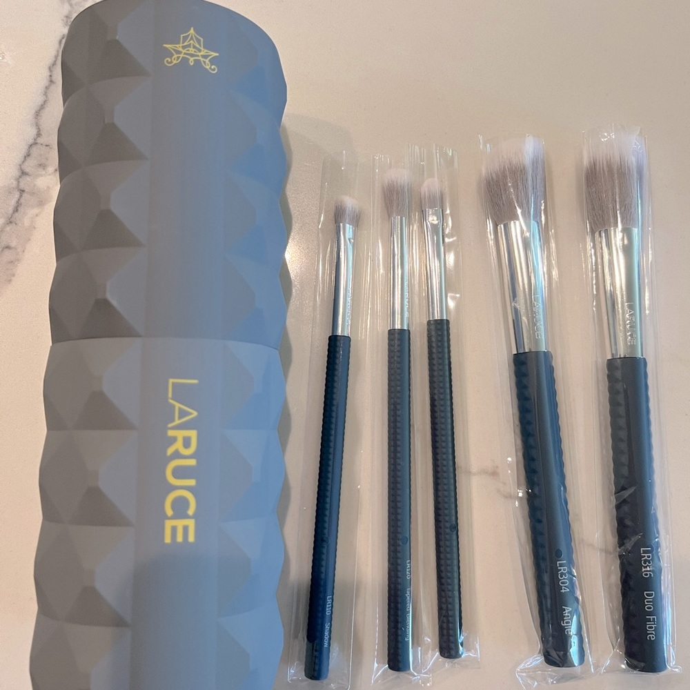 Laruce brush set